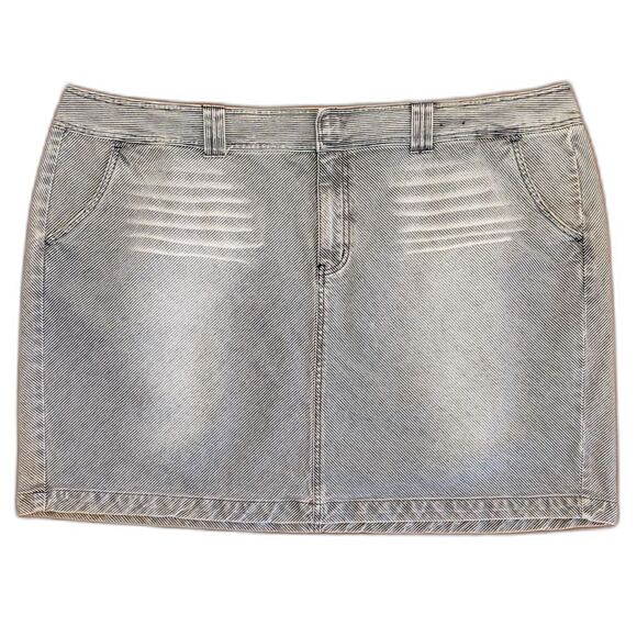 Venezia Women Distressed Denim Skirt White Pinstripes Size 28 - Picture 2 of 8